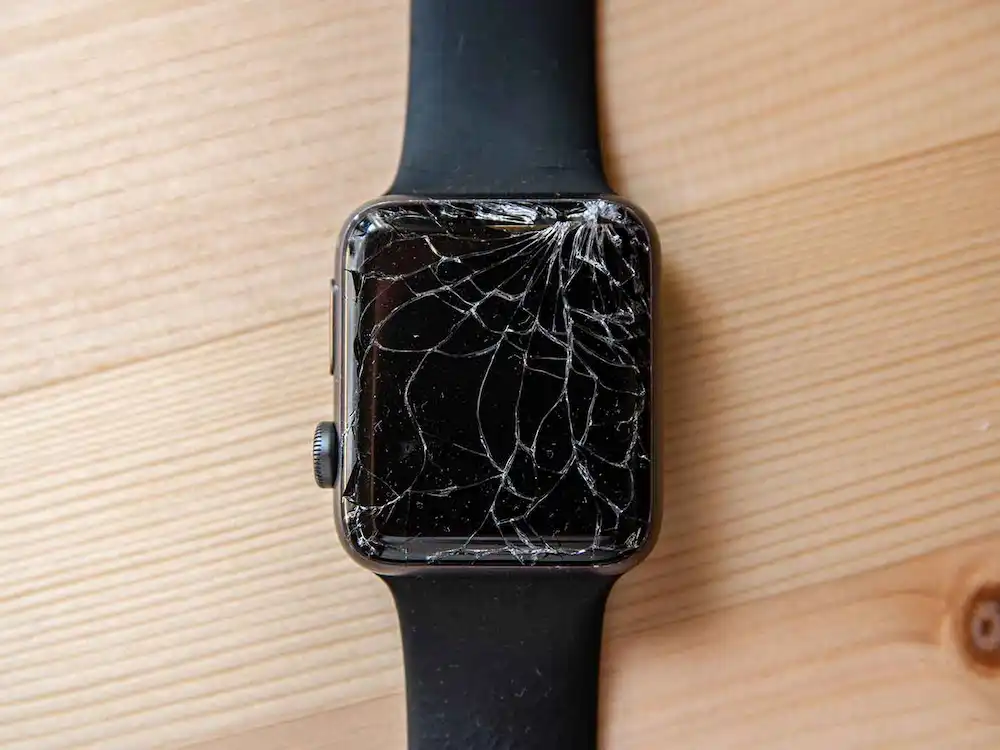 その他 その他 Apple Watchが割れた！ AppleCare+の必要性や割れた原因、修理料金など 