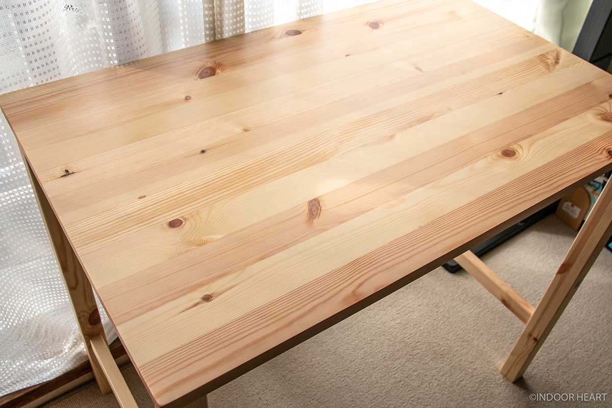 無印良品の折り畳める「パイン材テーブル」がいい感じ。木材の美しさ 