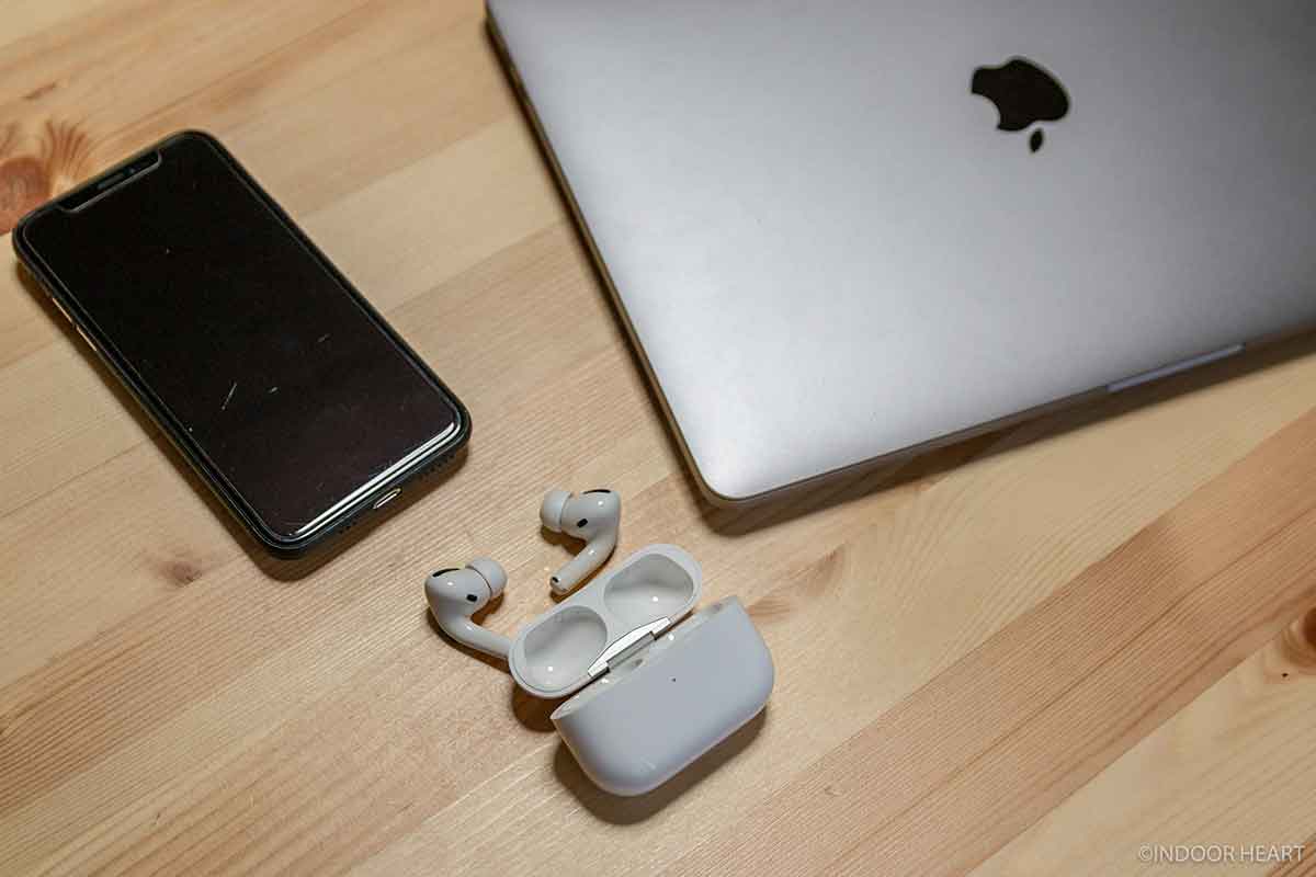 iPhoneとAirPods ProとMacBook