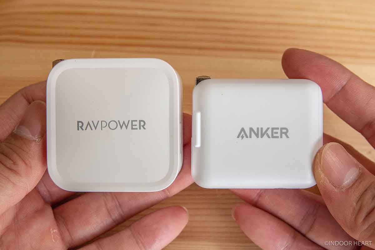 RAVPowerとAnker PowerPort III miniのサイズ比較