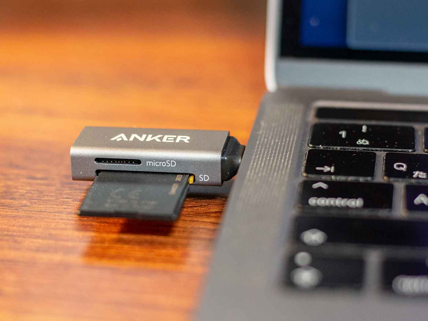 USB-C端末で「SDカード」を読み込む。「Anker USB-C 2-in-1 Card Reader」 | INDOOR HEART