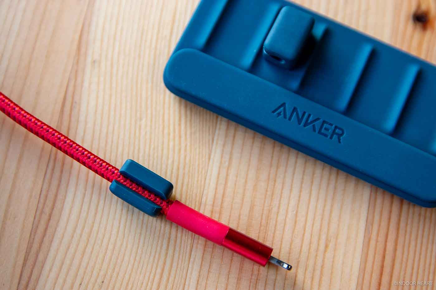 Anker Magnetic Cable Holderに太めのケーブル