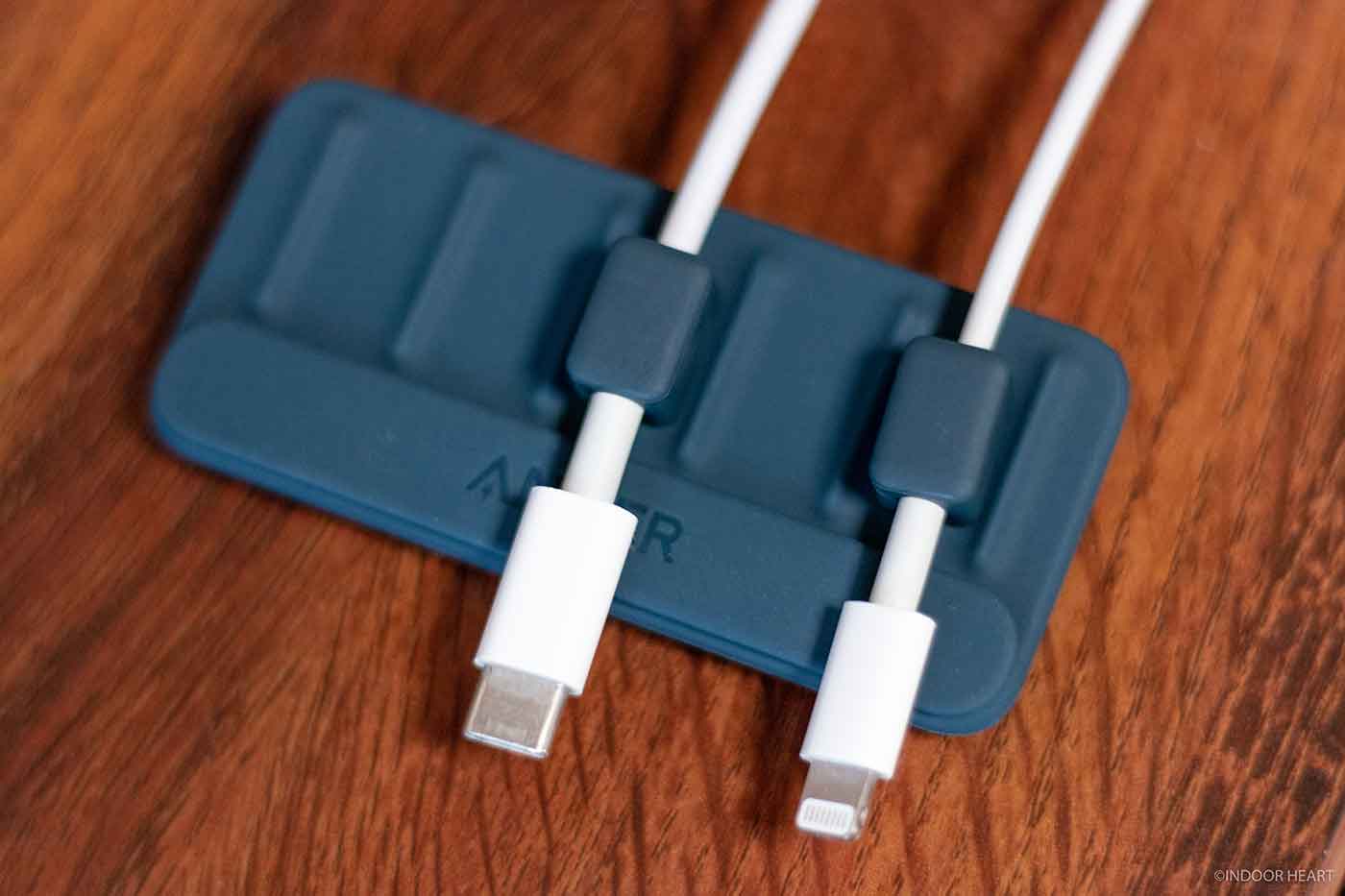 Anker Magnetic Cable Holderの使用例