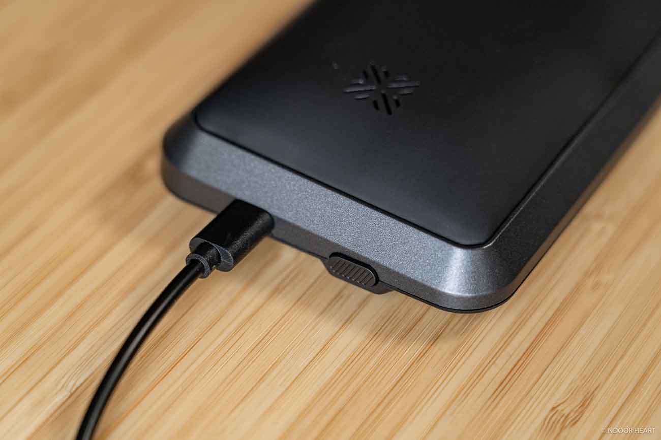 USB-Cケーブルを接続