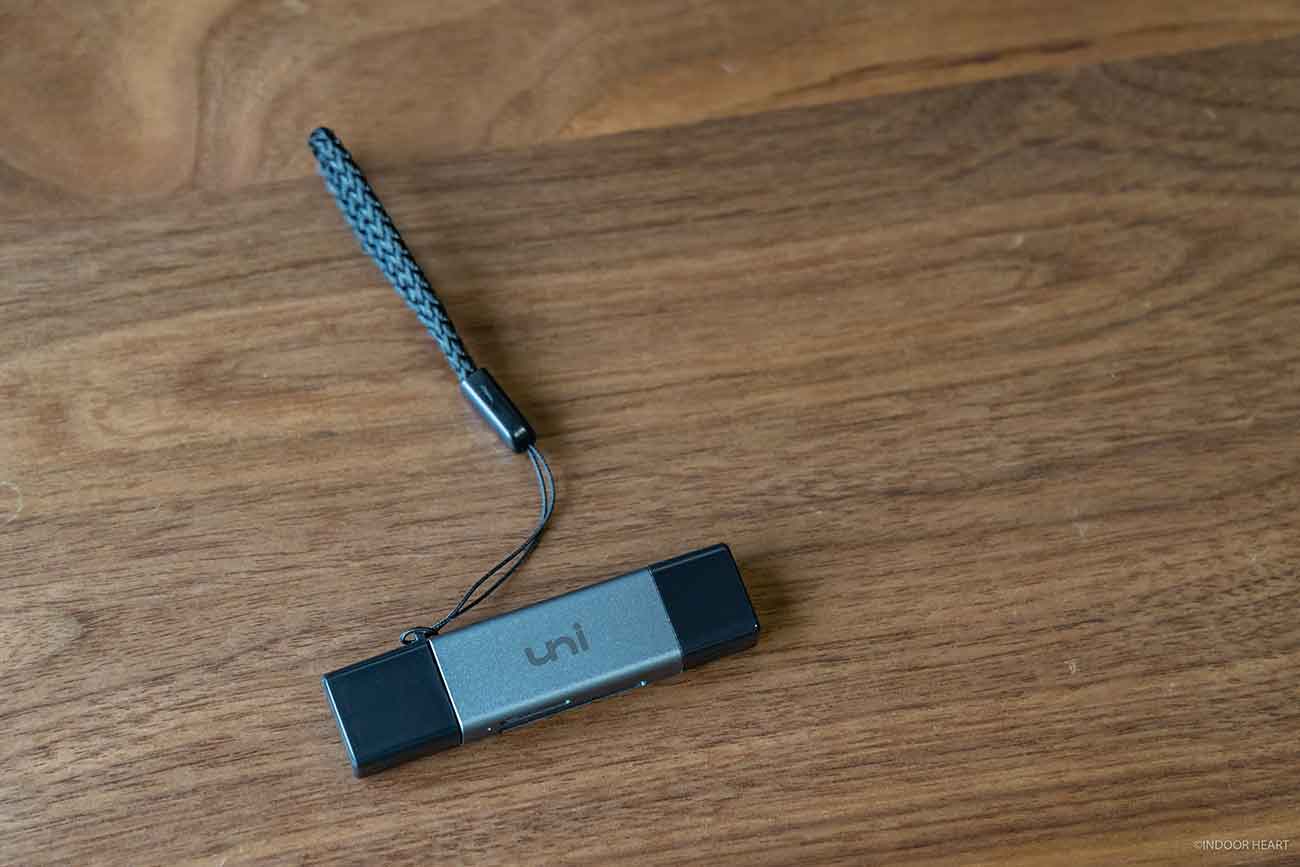 uniAccessoriesの小型SD/microSDカードリーダー