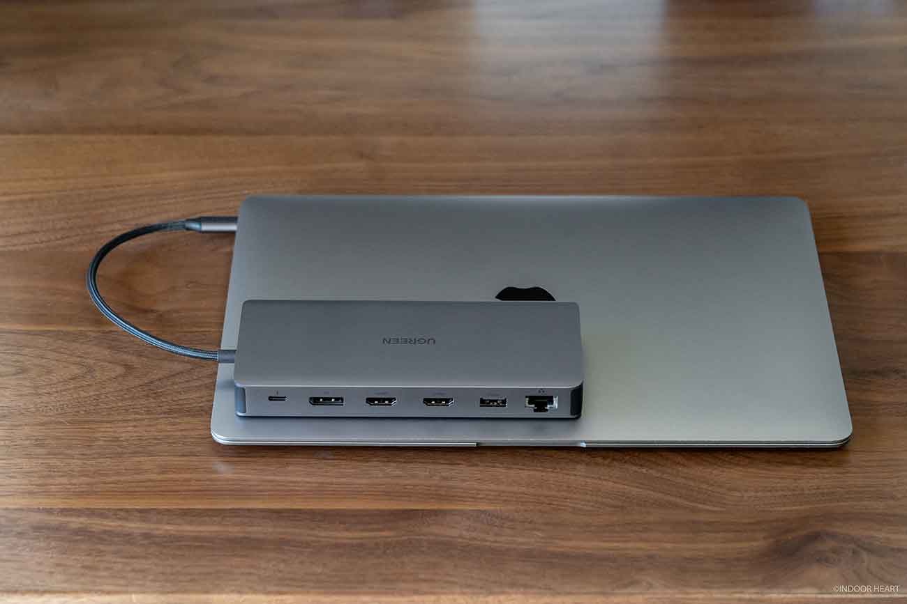 UGREEN Revodok pro 313とMacBook Airのサイズ感