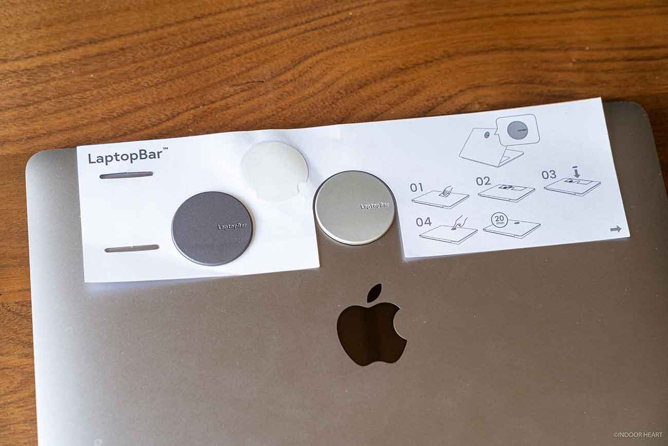 マグネットシールをMacBook Airに貼る
