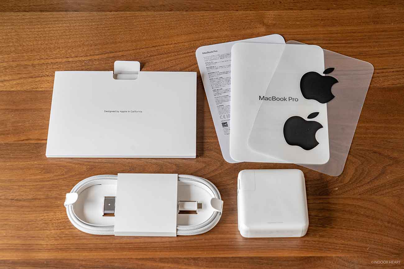 Apple整備済製品のMacBook Proの付属品
