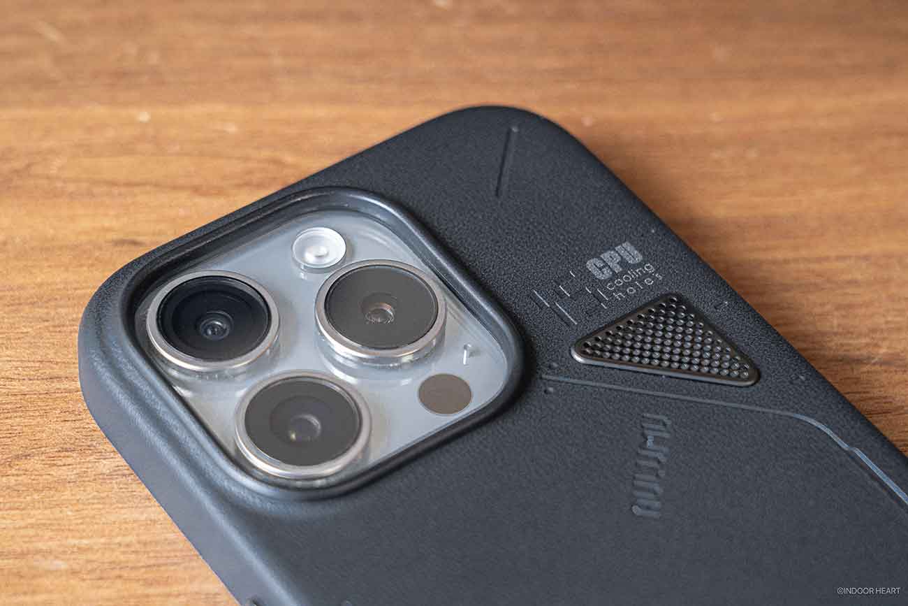 AULUMUのiPhoneケース「A15」のカメラ部分