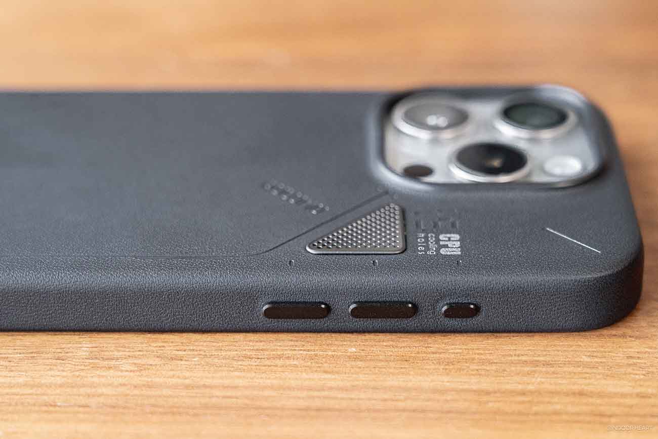 AULUMUのiPhoneケース「A15」の側面