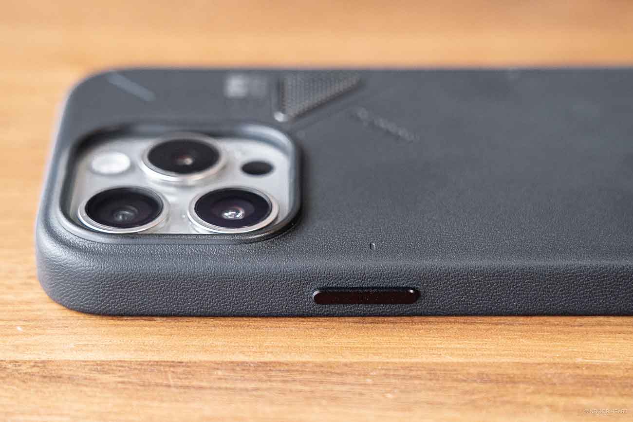 AULUMUのiPhoneケース「A15」の側面