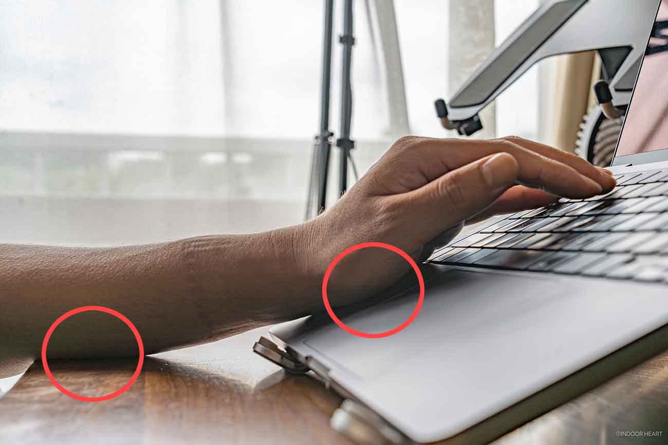 UGREENノートPCスタンドの手前のストッパー