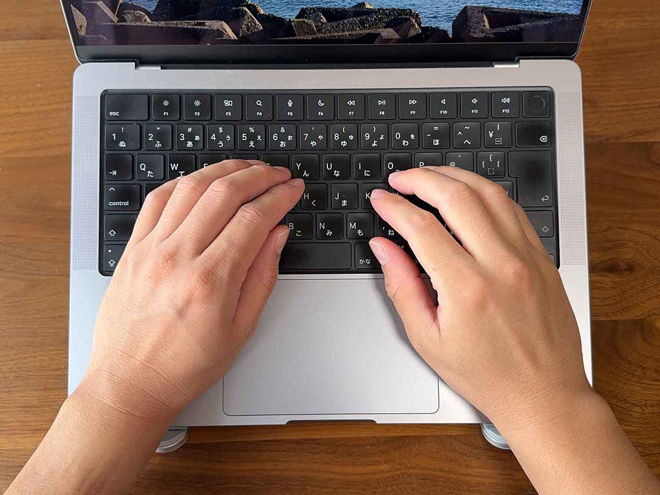 UGREENノートPCスタンドの手前のストッパー