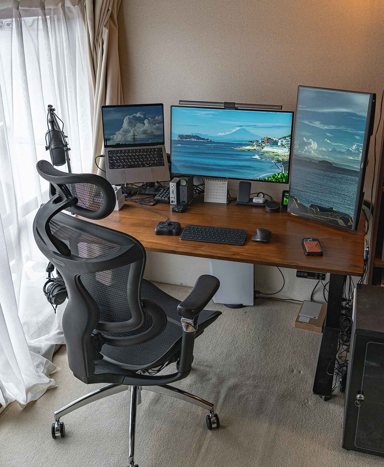 SIHOO DORO C300PROとデスク