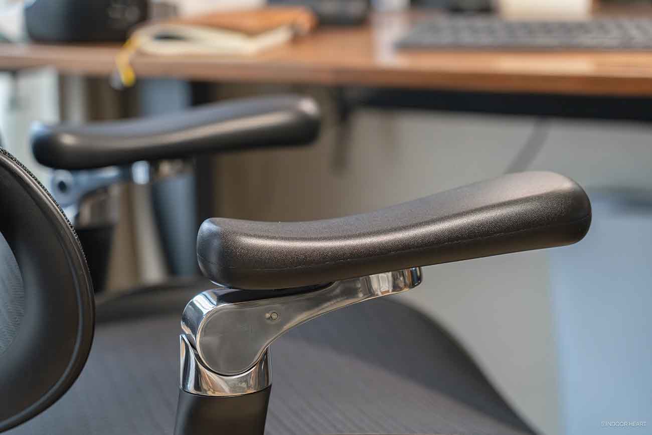 SIHOO DORO C300PROの上向きにカーブしたアームレスト