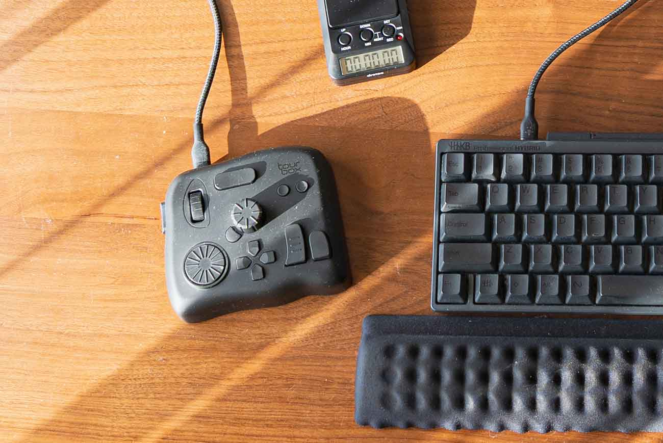 TourBox Eliteを真上からみたところ