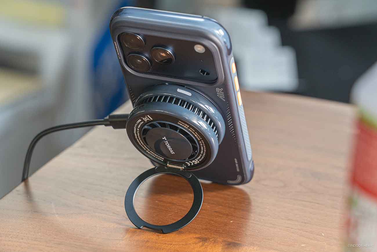 TORRASの冷却MagSafe充電器「Ostand PolarCircle」