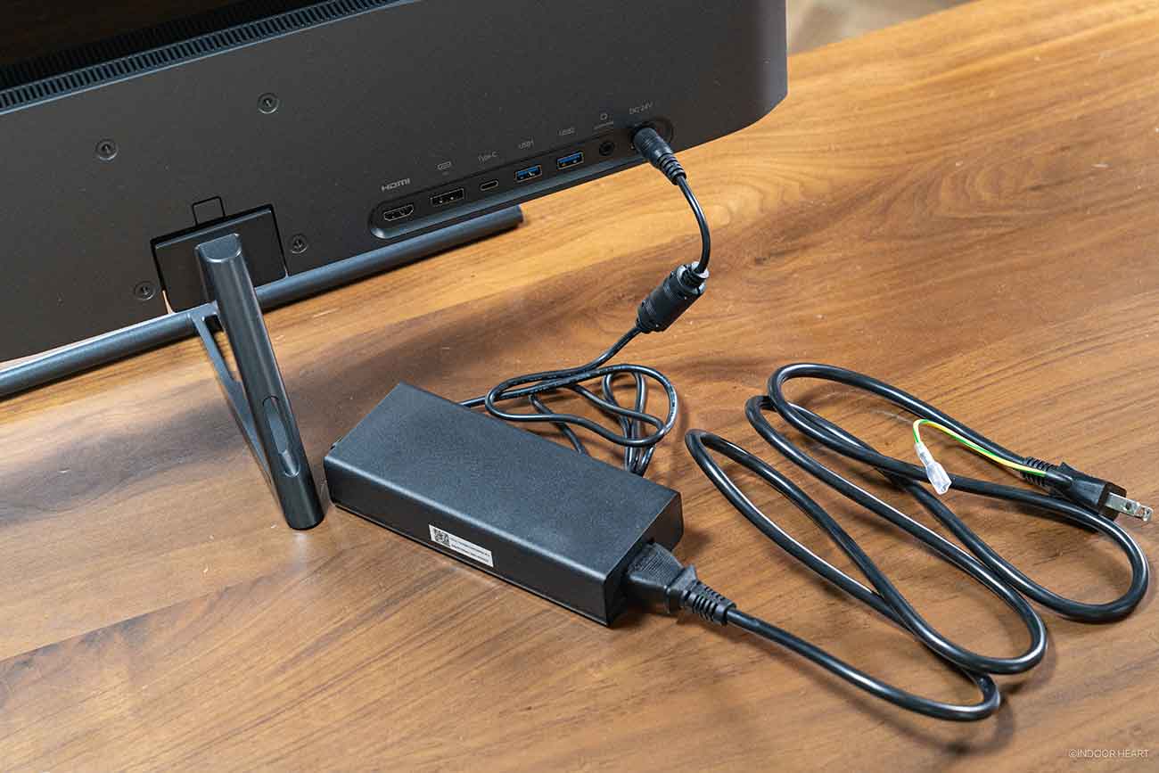 KTCの27インチ5Kモニター「H27P3」の電源アダプタ