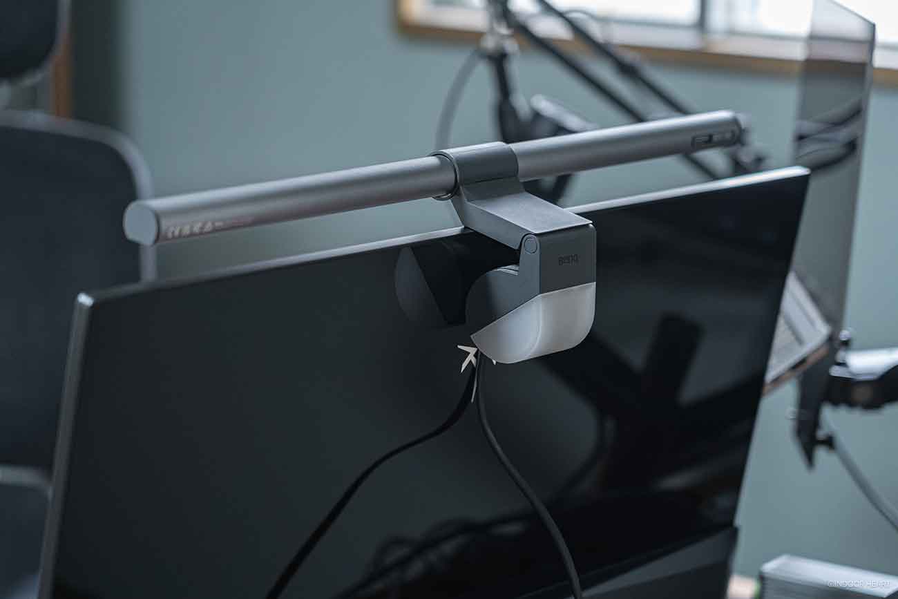 KTCの27インチ5Kモニター「H27P3」にモニターライトを装着