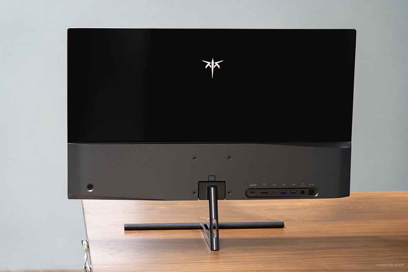 KTCの27インチ5Kモニター「H27P3」の後ろデザイン