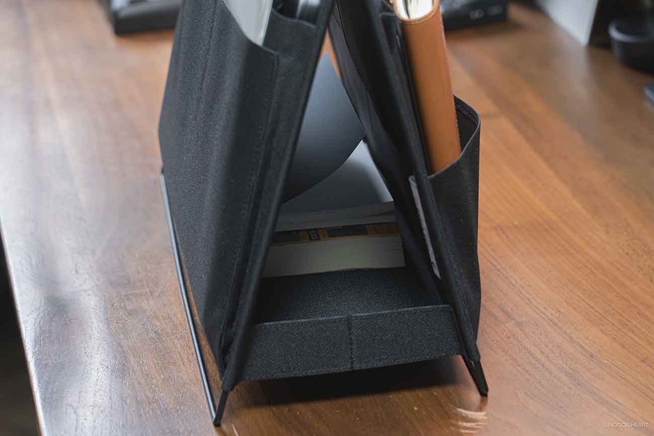 キングジム「ツールスタンド デスク」の三角形の内側スペース