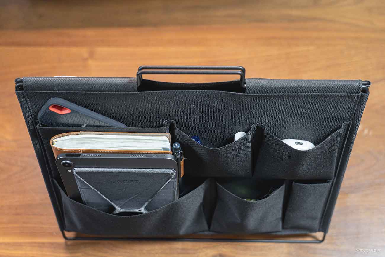 キングジム「ツールスタンド デスク」のオモテ面ポケット使用例