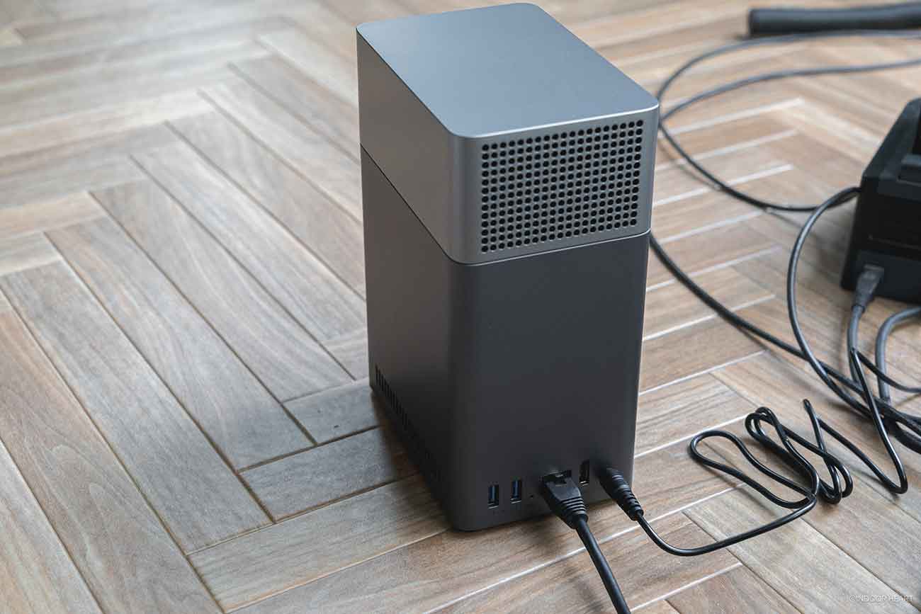 UGREEN NASync DH2300の背面