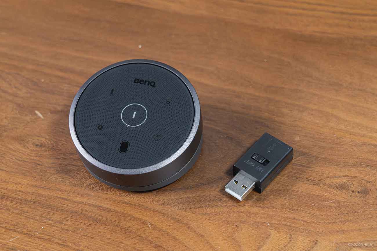 BenQ ScreenBar Haloのリモコンと電源スイッチつきUSBアダプタ