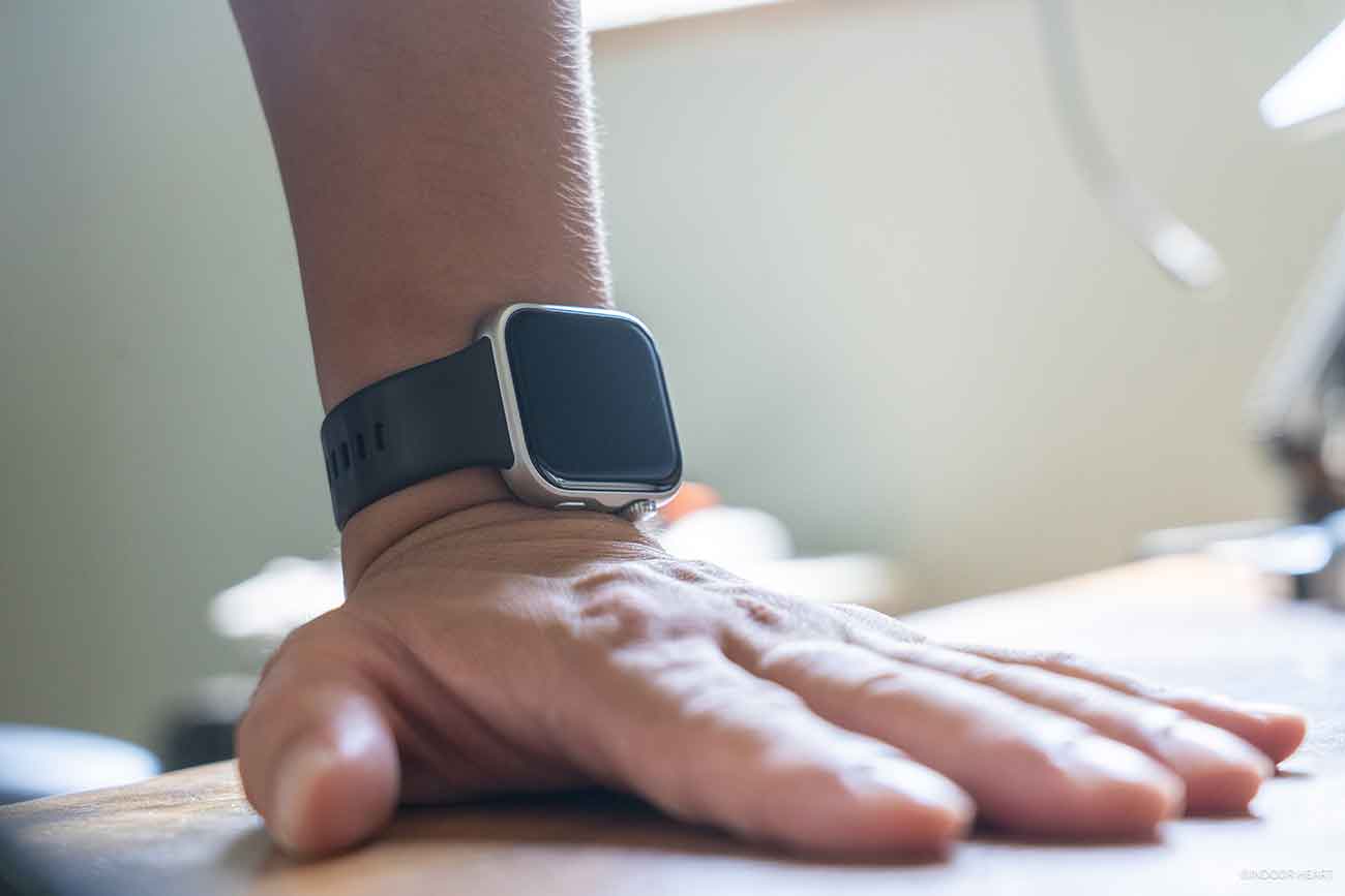 HUAWEI WATCH FIT 5を左手に着けたときのデジタルクラウンの位置