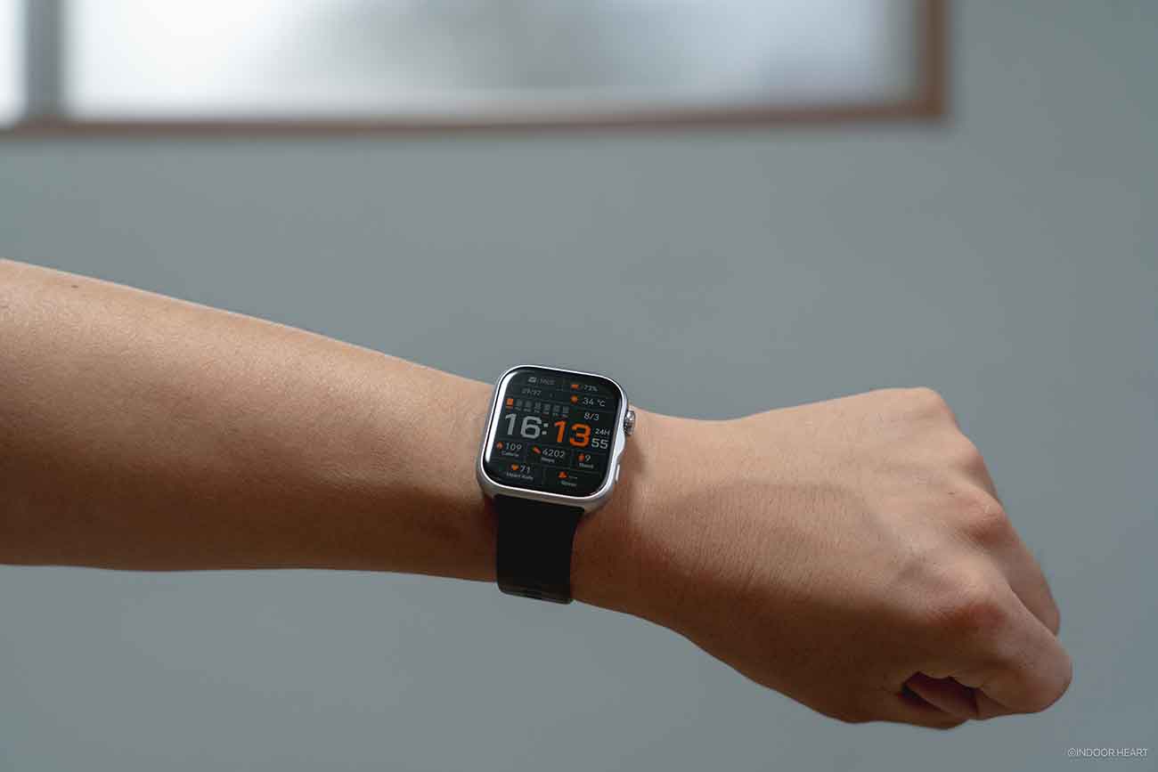 HUAWEI WATCH FIT 5を腕に装着